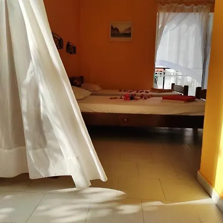 With 2 Bedrooms In With Wonderful Sea View Enclosed Garden And Wifi * Kassandria