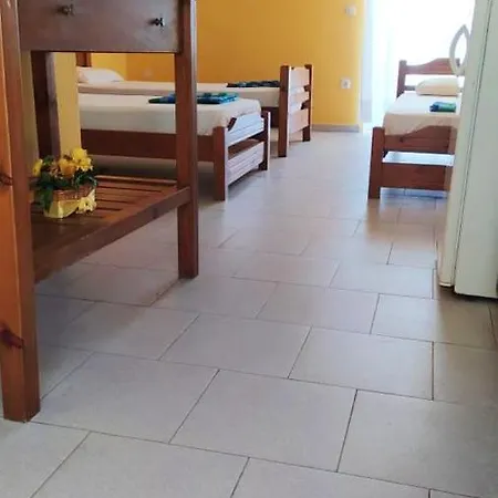 With 2 Bedrooms In With Wonderful Sea View Enclosed Garden And Wifi Apartment